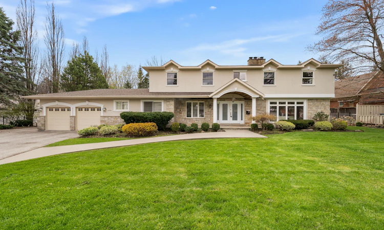 2154 Oneida Crescent