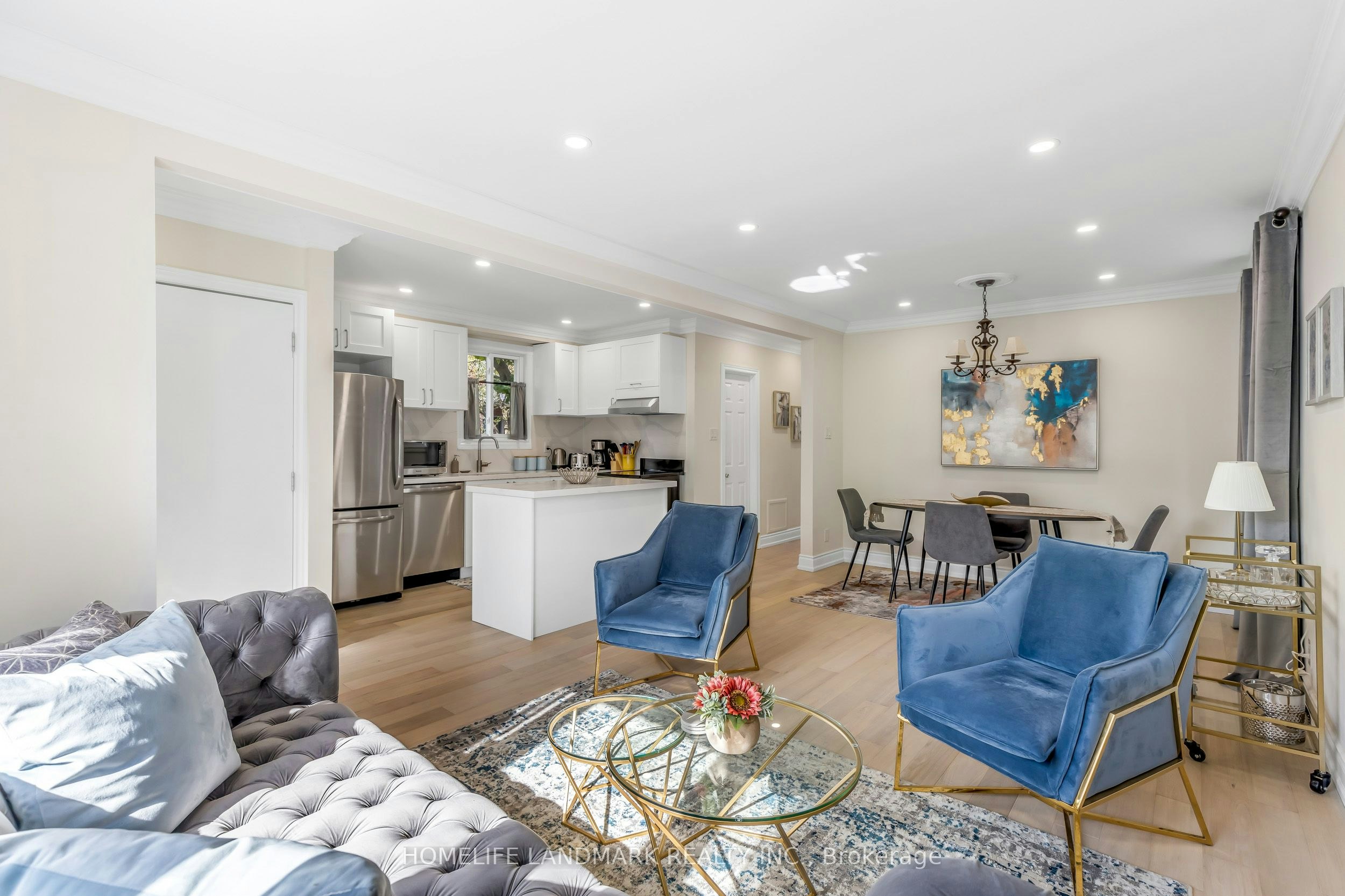 34 Ringley Avenue, Toronto, ON, M8Y 1P1
