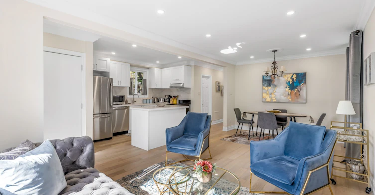 34 Ringley Avenue, Toronto, ON, M8Y 1P1
