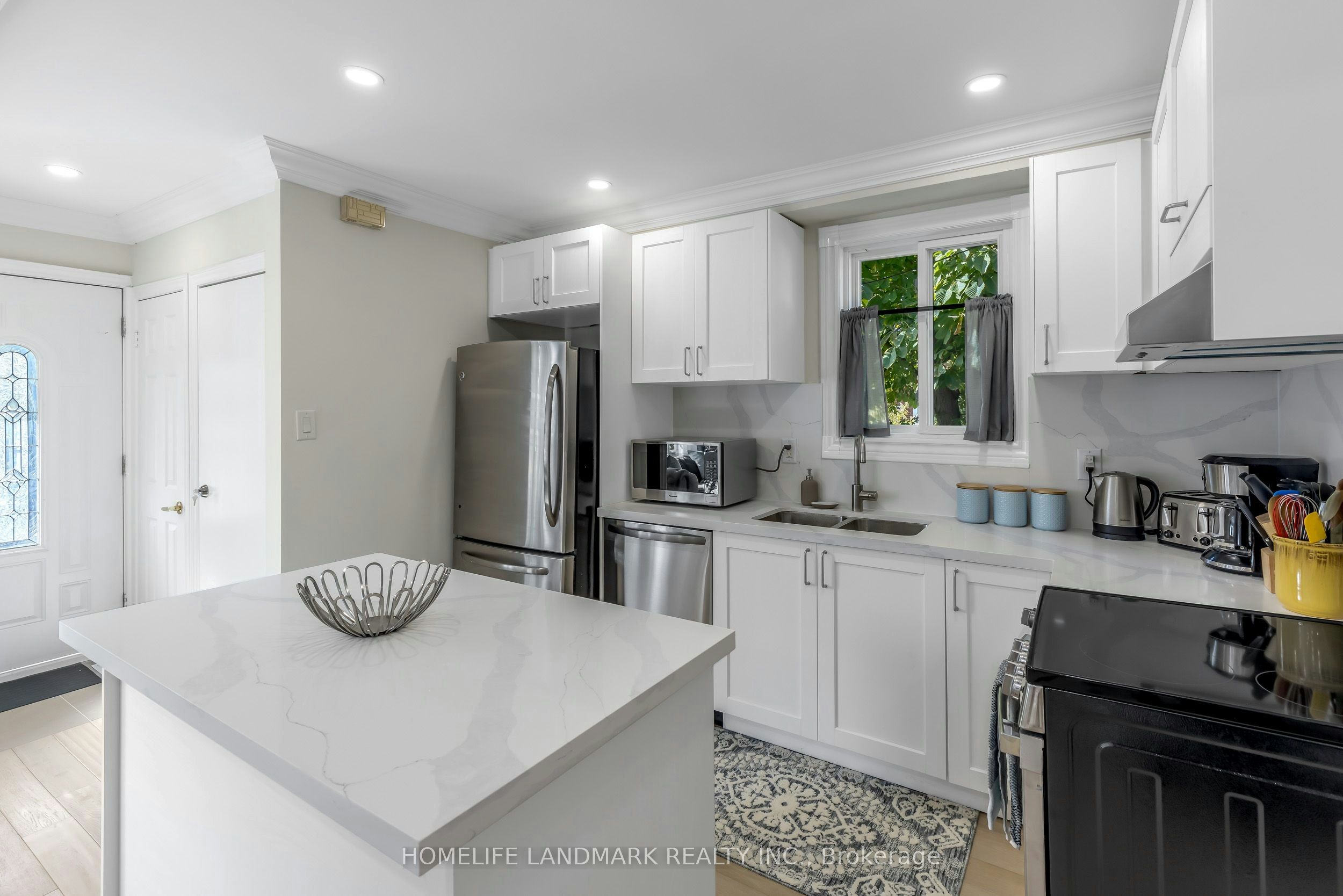 34 Ringley Avenue, Toronto, ON, M8Y 1P1 - 11
