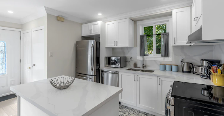 34 Ringley Avenue, Toronto, ON, M8Y 1P1 - 11
