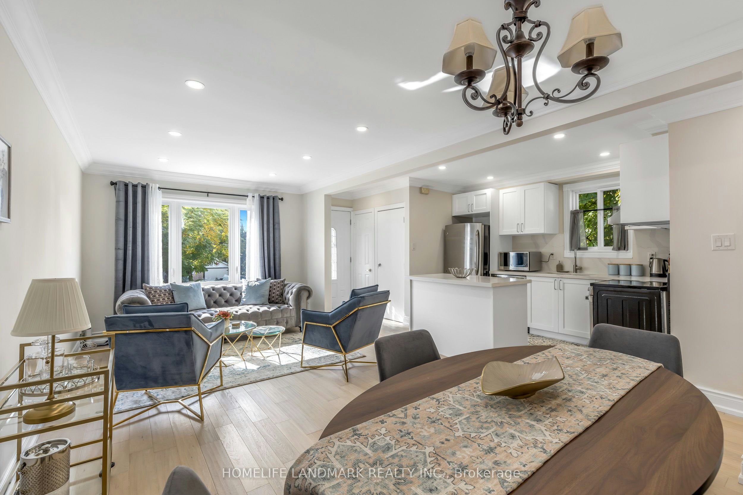 34 Ringley Avenue, Toronto, ON, M8Y 1P1 - 2
