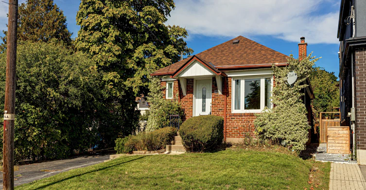 34 Ringley Avenue, Toronto, ON, M8Y 1P1 - 23