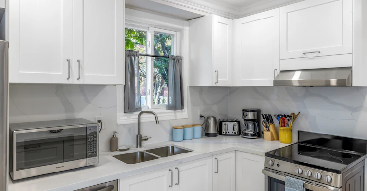 34 Ringley Avenue, Toronto, ON, M8Y 1P1 - 12