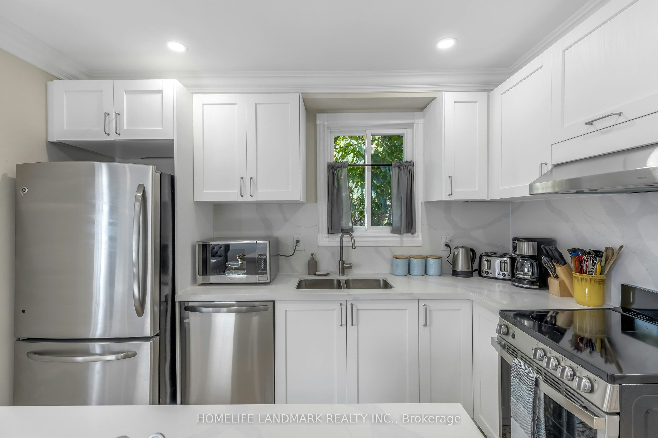 34 Ringley Avenue, Toronto, ON, M8Y 1P1 - 10