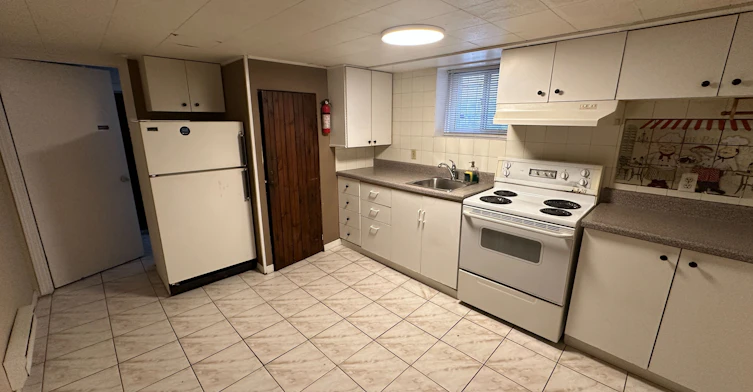 Lower-28 Snider Avenue, Toronto, ON, M6E 4R9 - 4