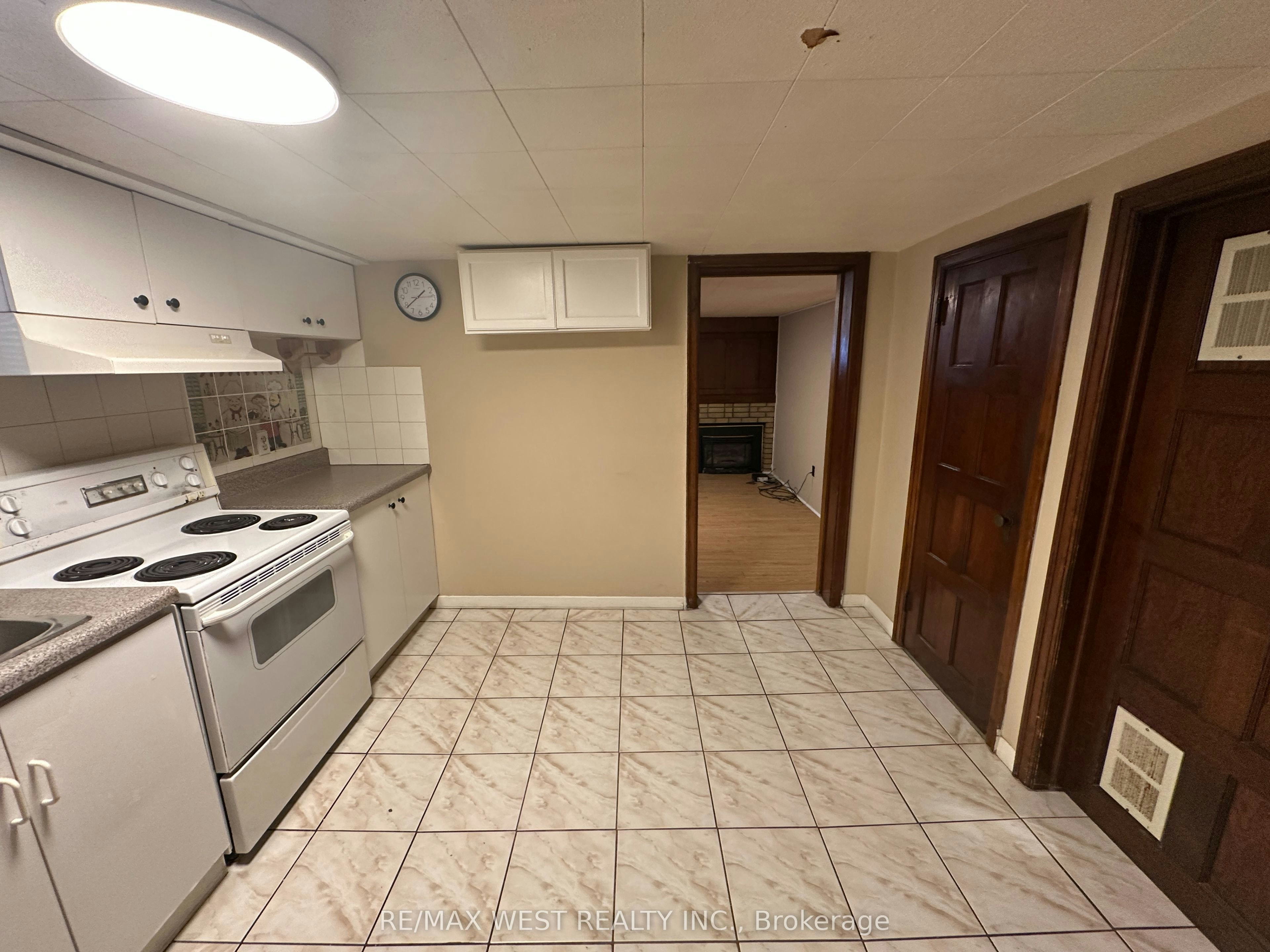 Lower-28 Snider Avenue, Toronto, ON, M6E 4R9 - 3