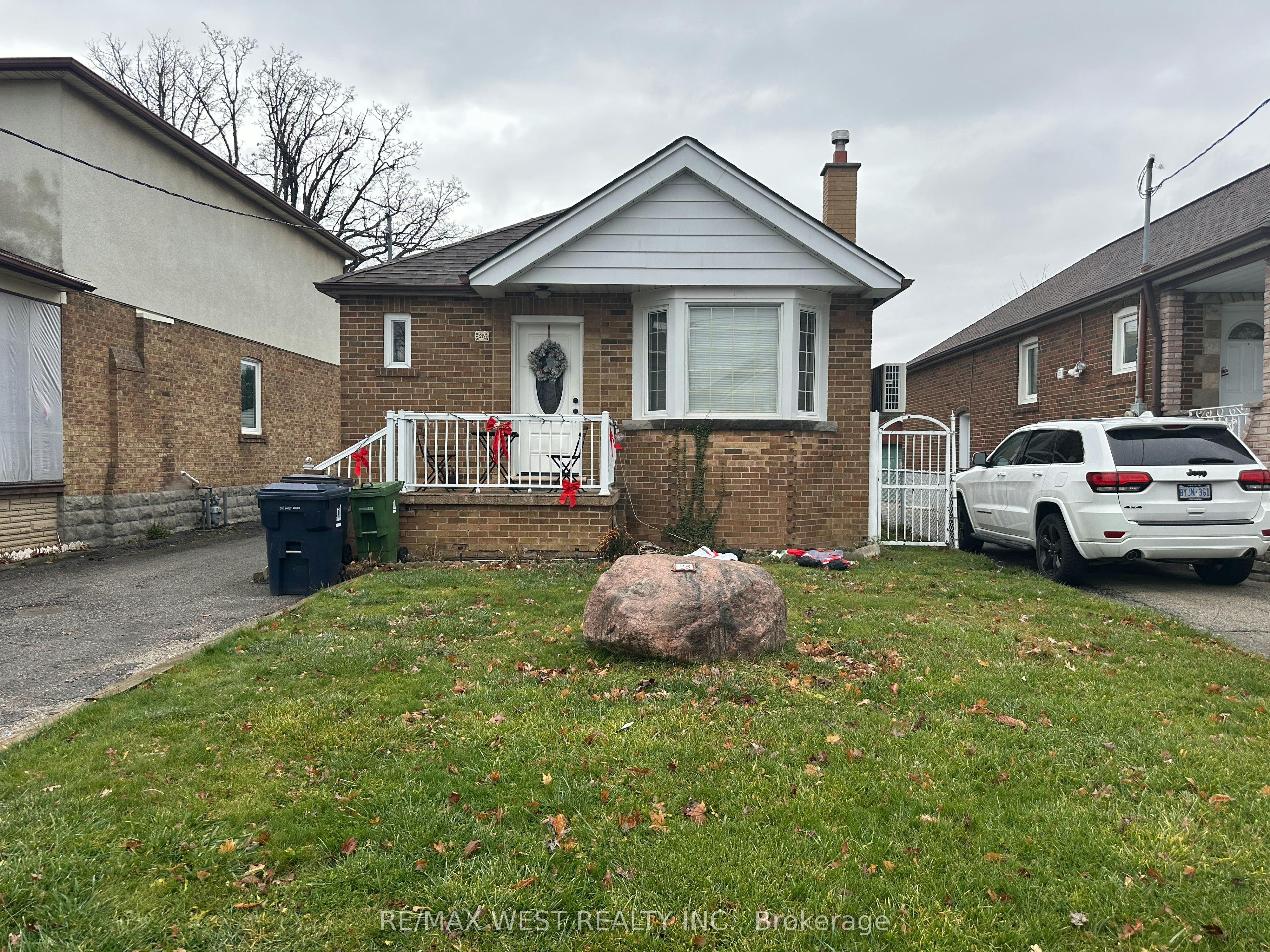 Lower-28 Snider Avenue, Toronto, ON, M6E 4R9