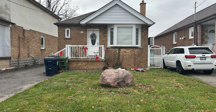 Lower-28 Snider Avenue, Toronto, ON, M6E 4R9
