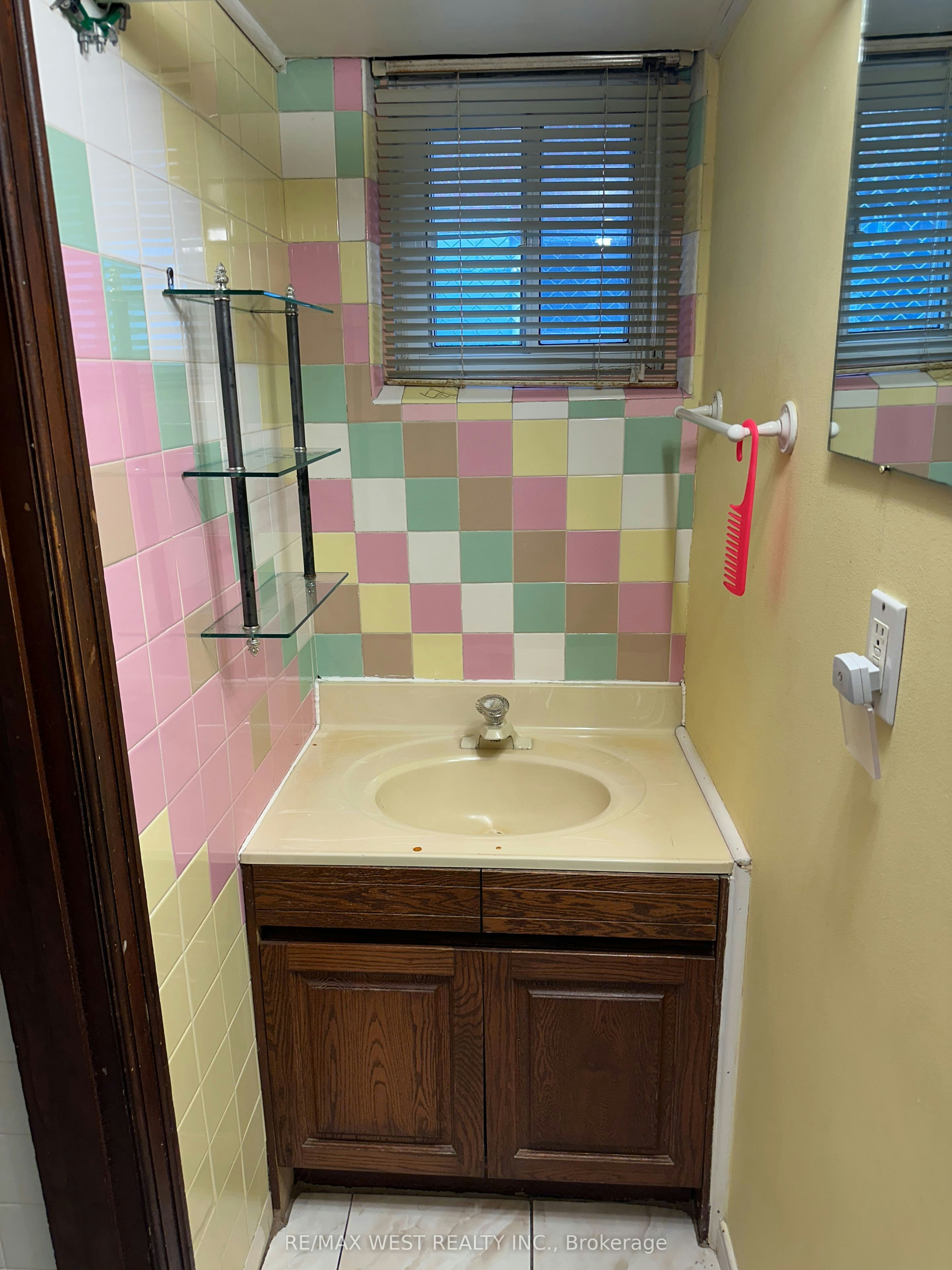 Lower-28 Snider Avenue, Toronto, ON, M6E 4R9 - 13