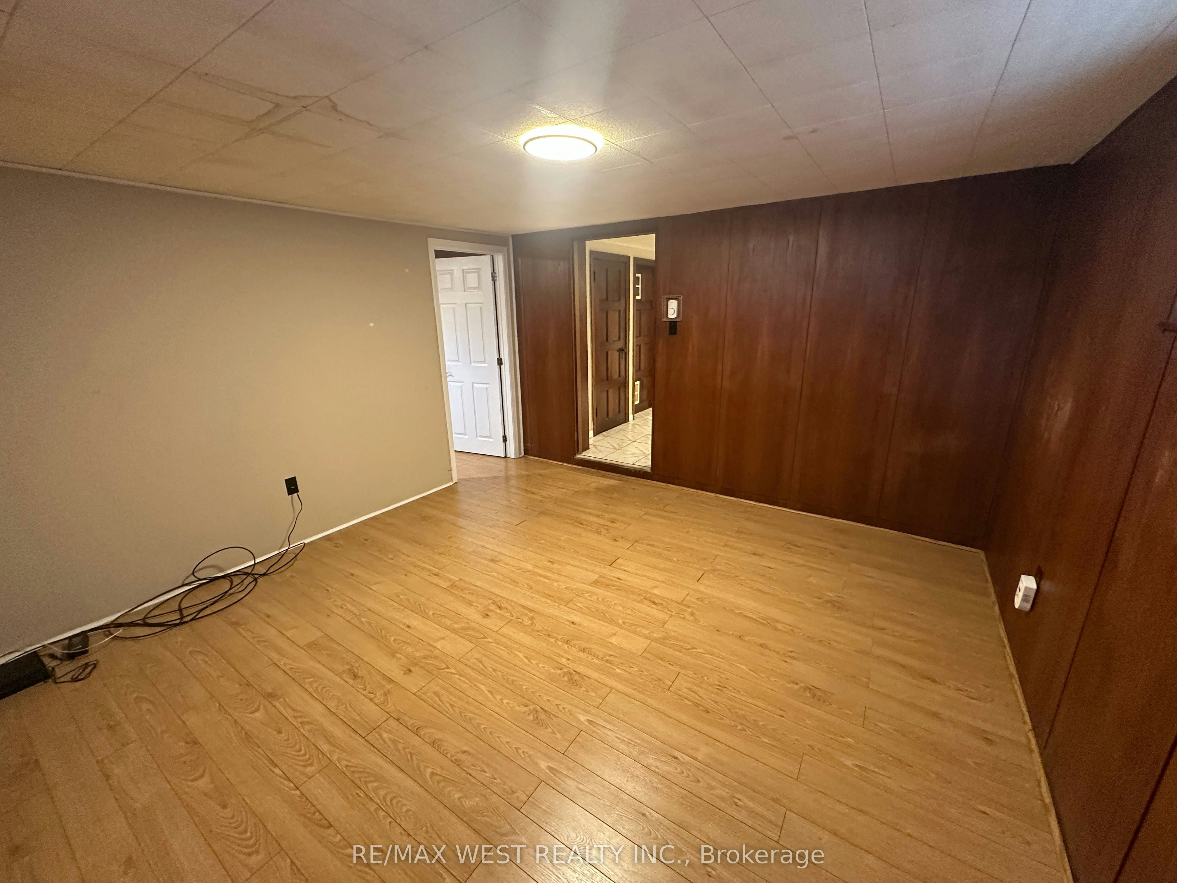 Lower-28 Snider Avenue, Toronto, ON, M6E 4R9 - 7