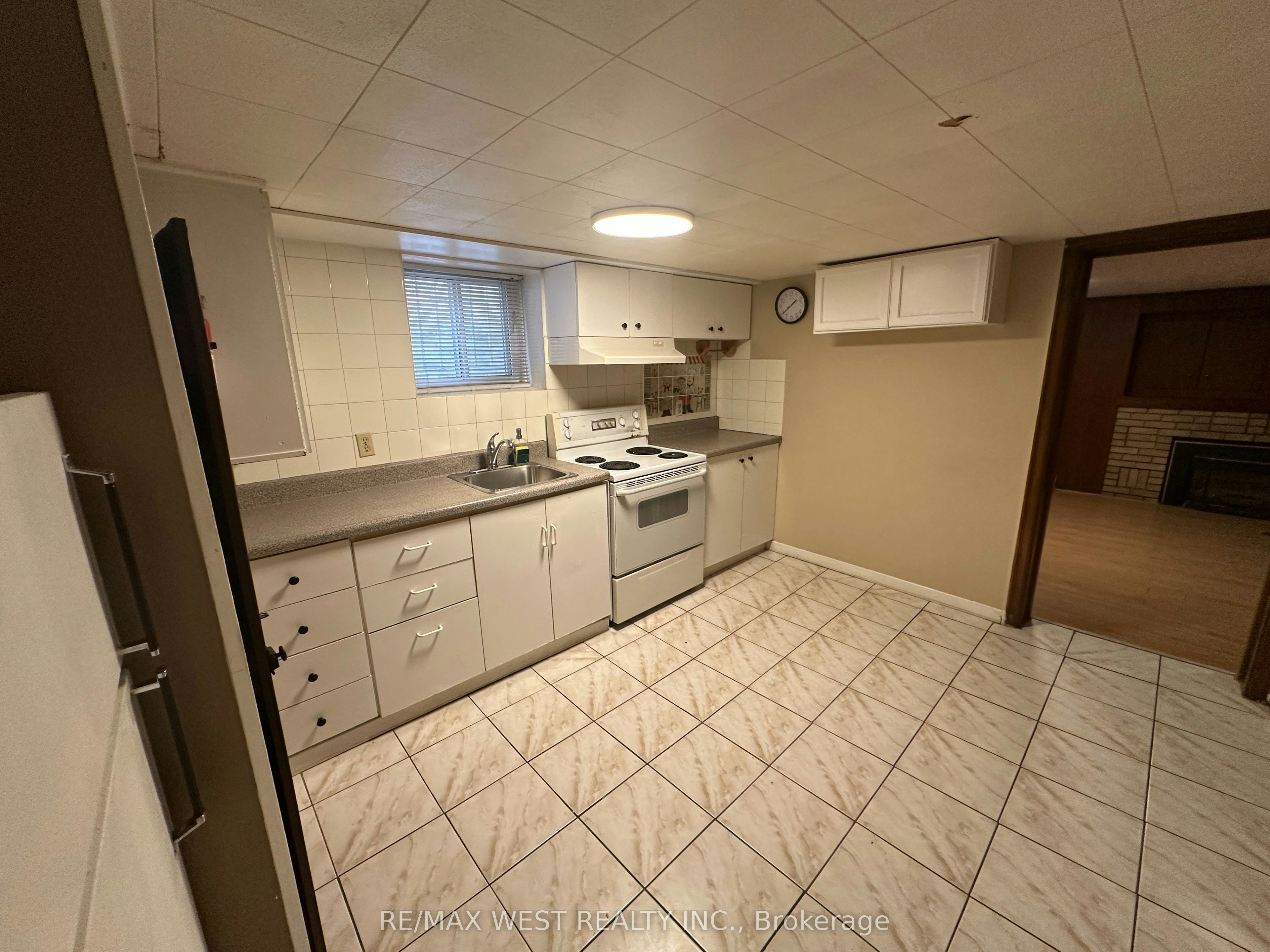Lower-28 Snider Avenue, Toronto, ON, M6E 4R9 - 2