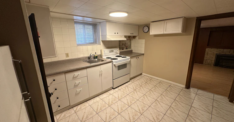Lower-28 Snider Avenue, Toronto, ON, M6E 4R9 - 2