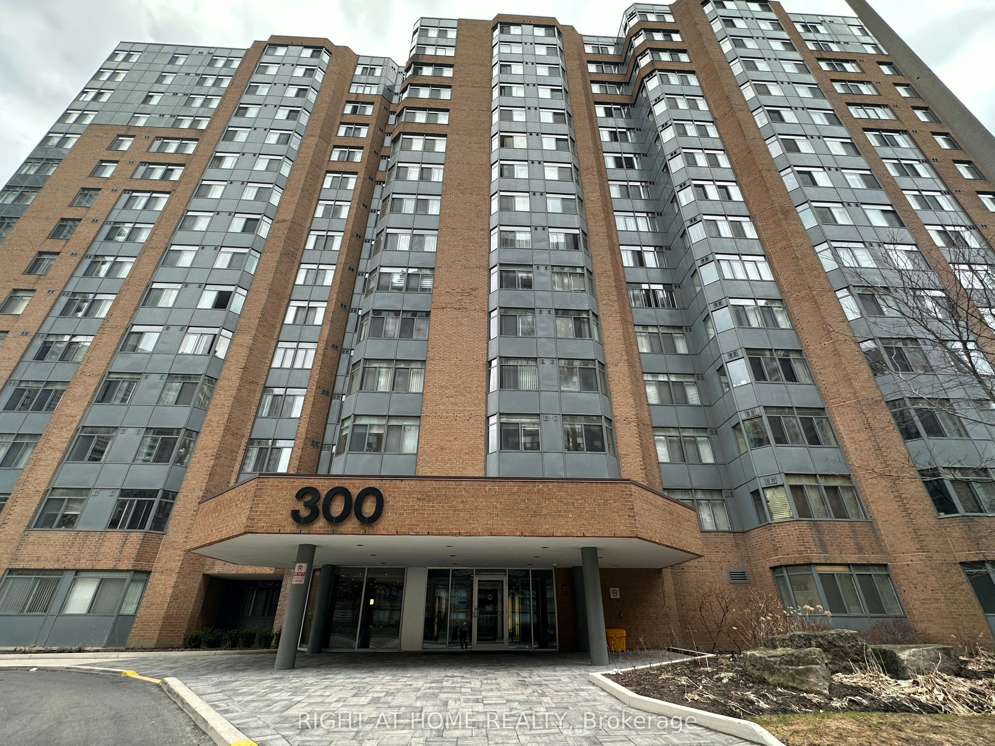 1406-300 Webb Drive, Mississauga, ON, L5B 3W3
