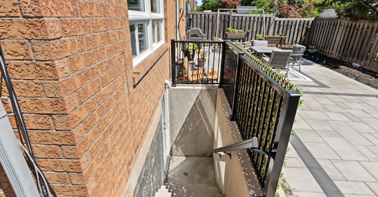 BSMT-1220 Field Drive, Milton, ON, L9T 6G4 - 2