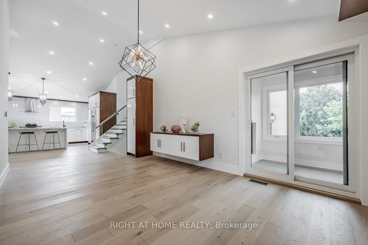 690 Hillman Crescent, Mississauga, ON, L4Y 2H9 - 8