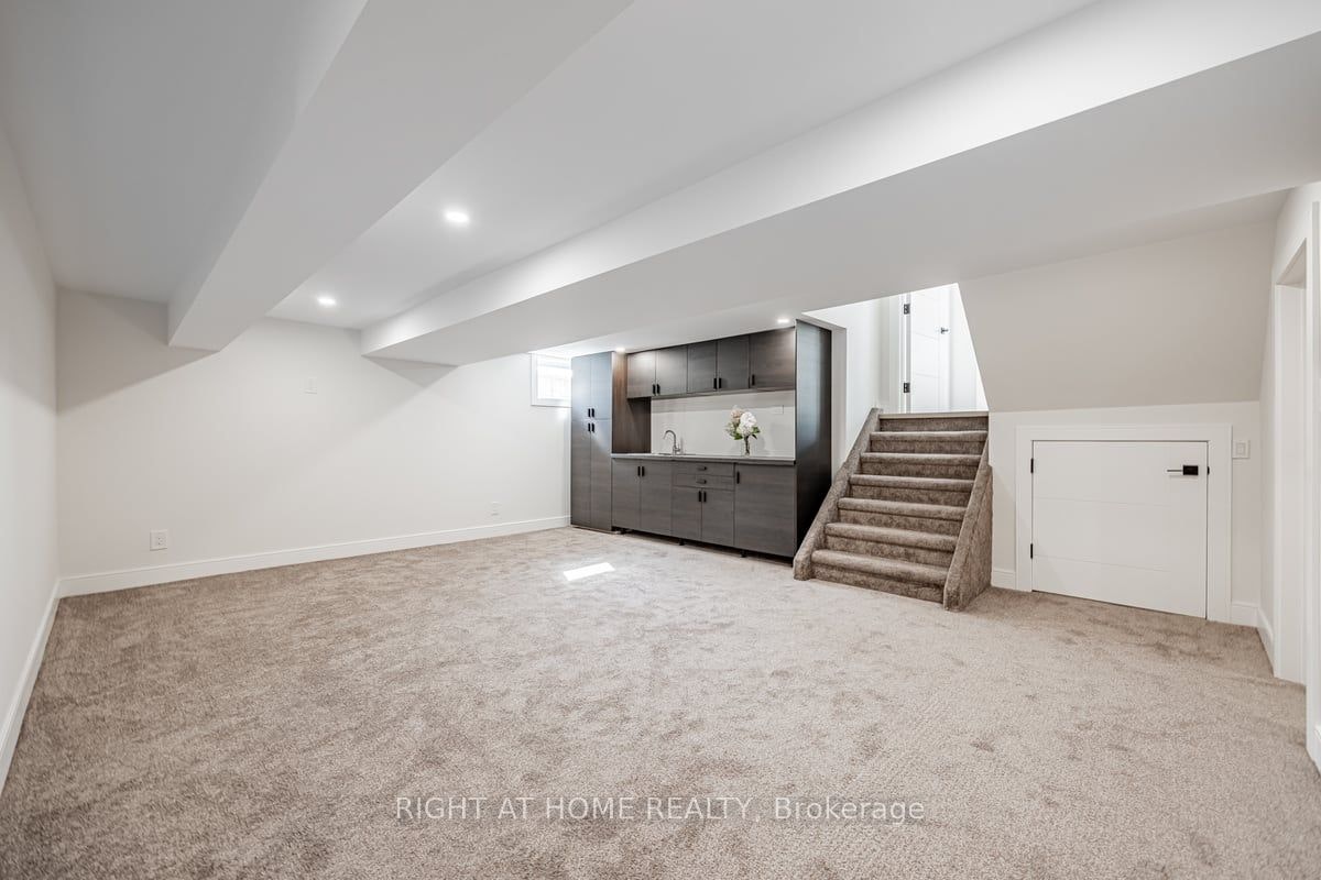 690 Hillman Crescent, Mississauga, ON, L4Y 2H9 - 16