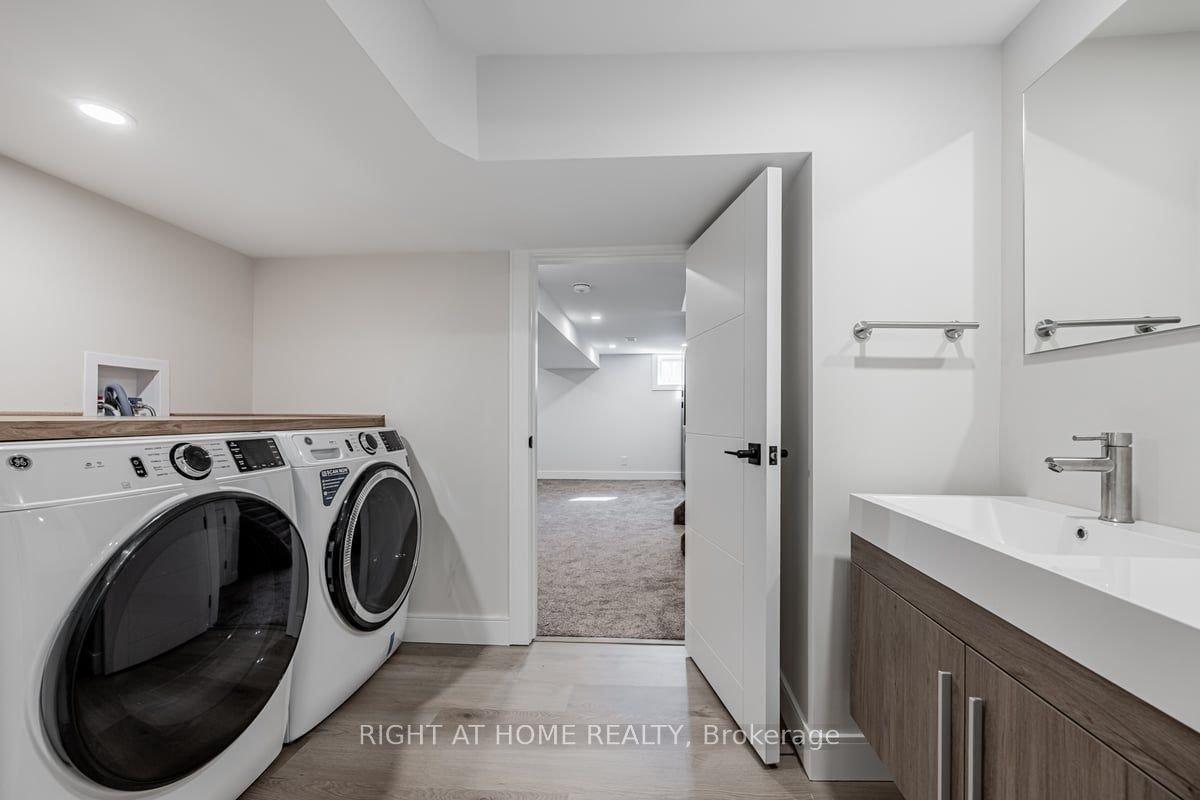 690 Hillman Crescent, Mississauga, ON, L4Y 2H9 - 18