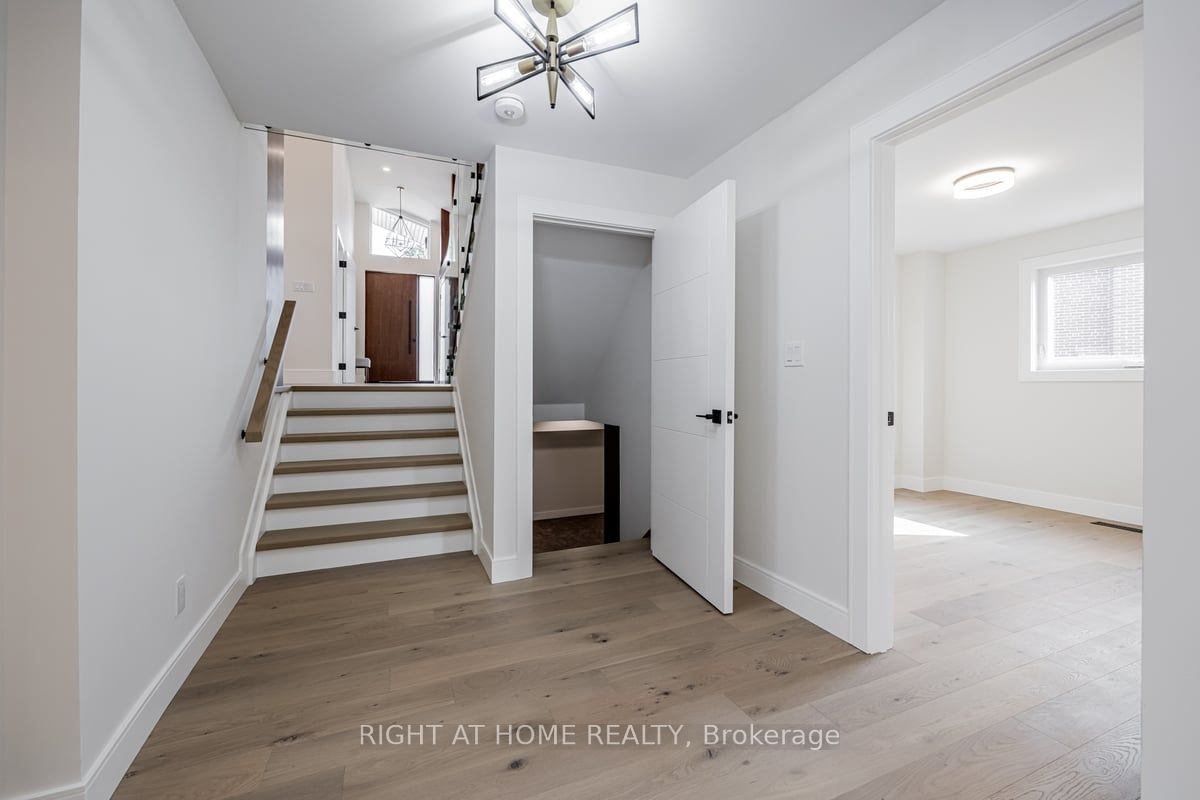 690 Hillman Crescent, Mississauga, ON, L4Y 2H9 - 15