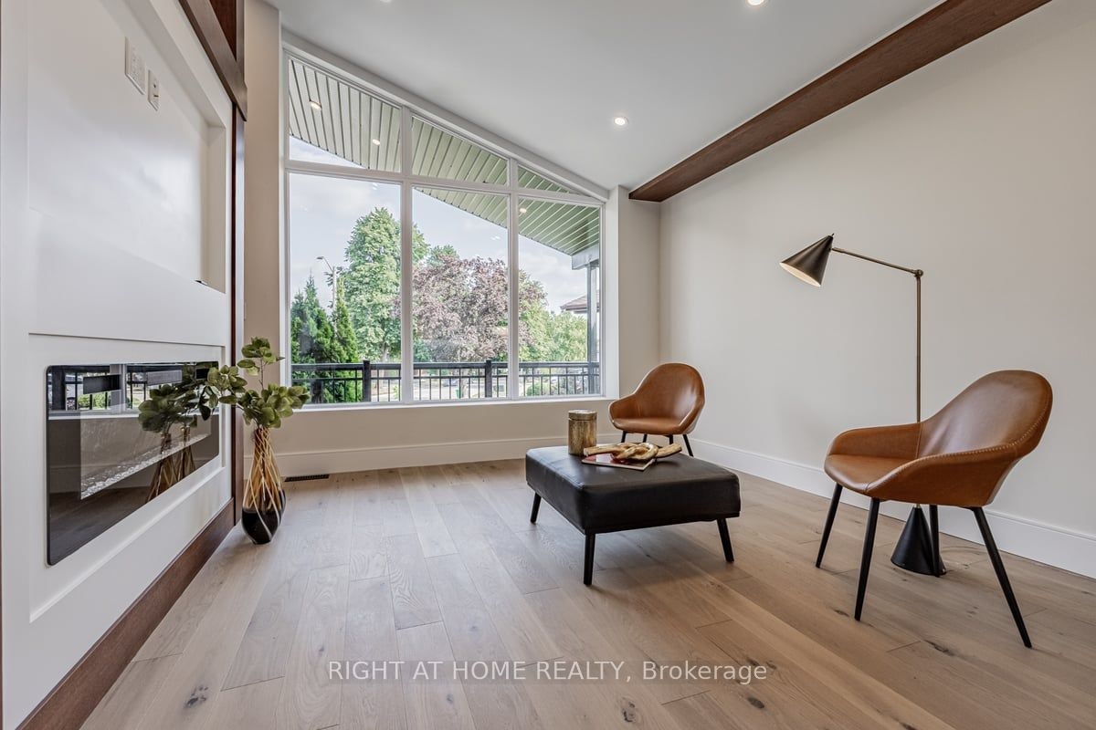 690 Hillman Crescent, Mississauga, ON, L4Y 2H9 - 4