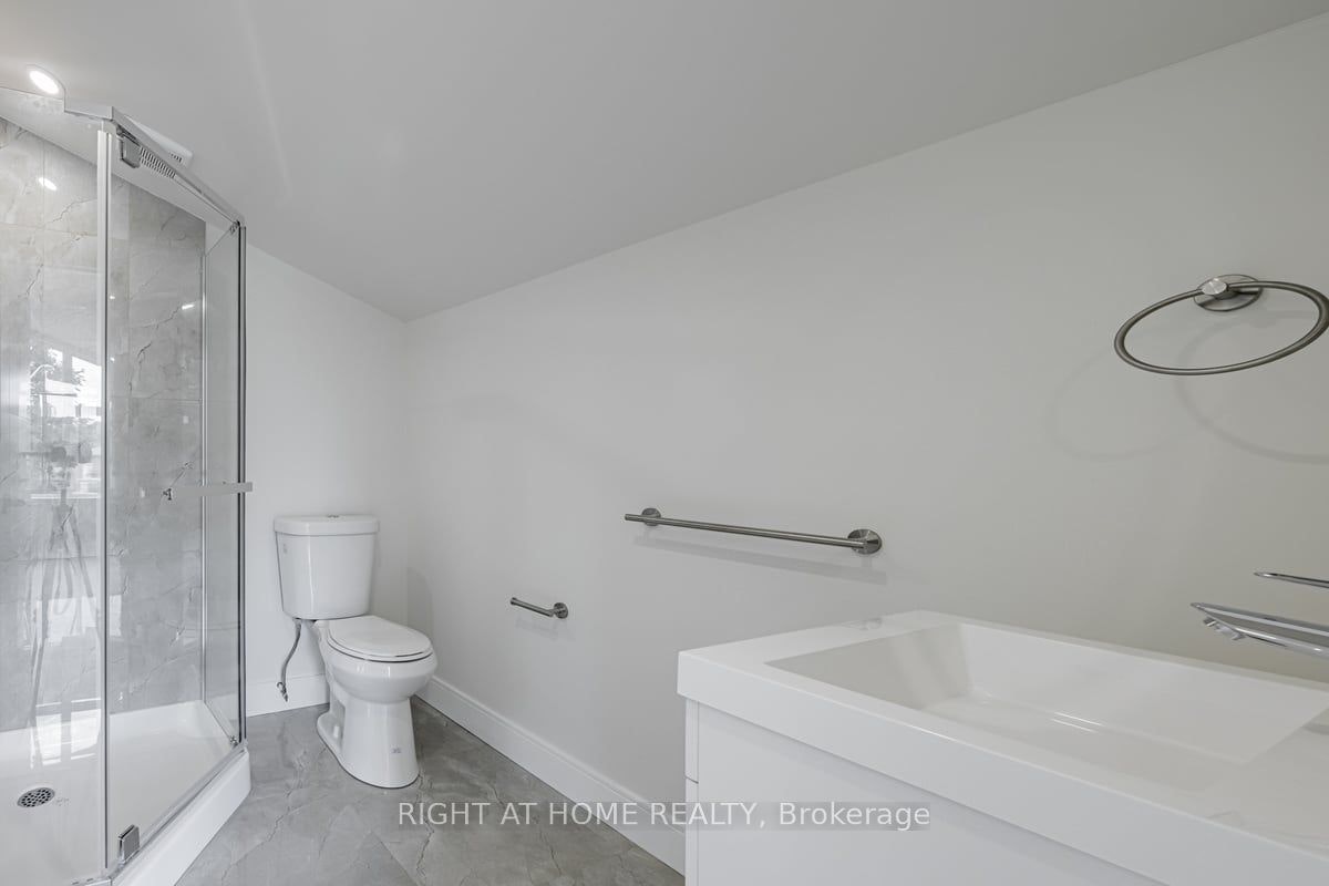 690 Hillman Crescent, Mississauga, ON, L4Y 2H9 - 9