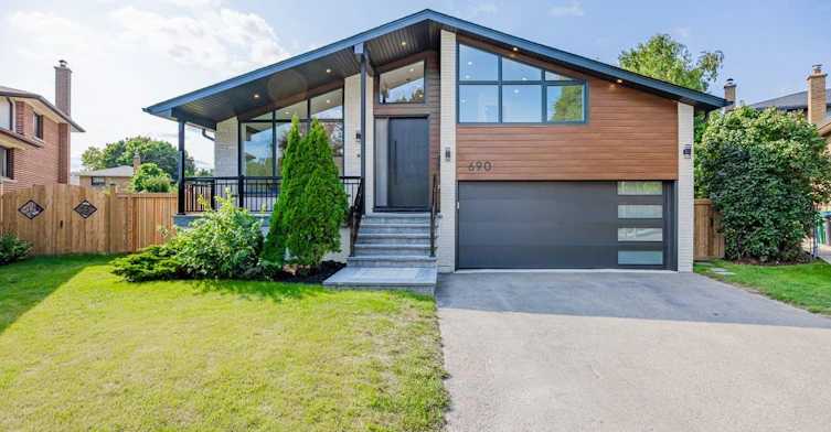 690 Hillman Crescent, Mississauga, ON, L4Y 2H9 - 2