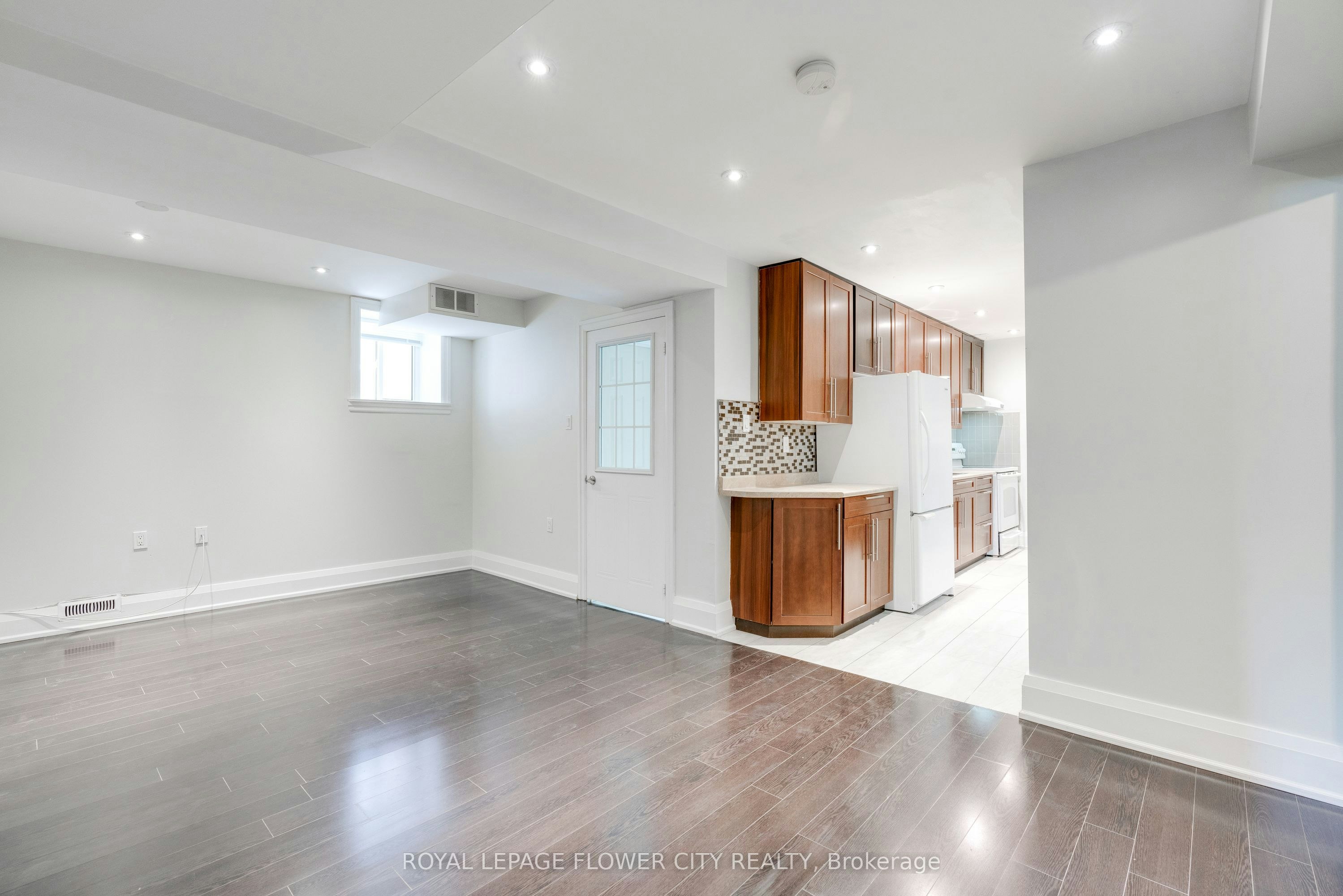 5674 Whitehorn Avenue E, Mississauga, ON, L5V 2A9 - 6