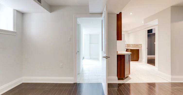 5674 Whitehorn Avenue E, Mississauga, ON, L5V 2A9 - 9