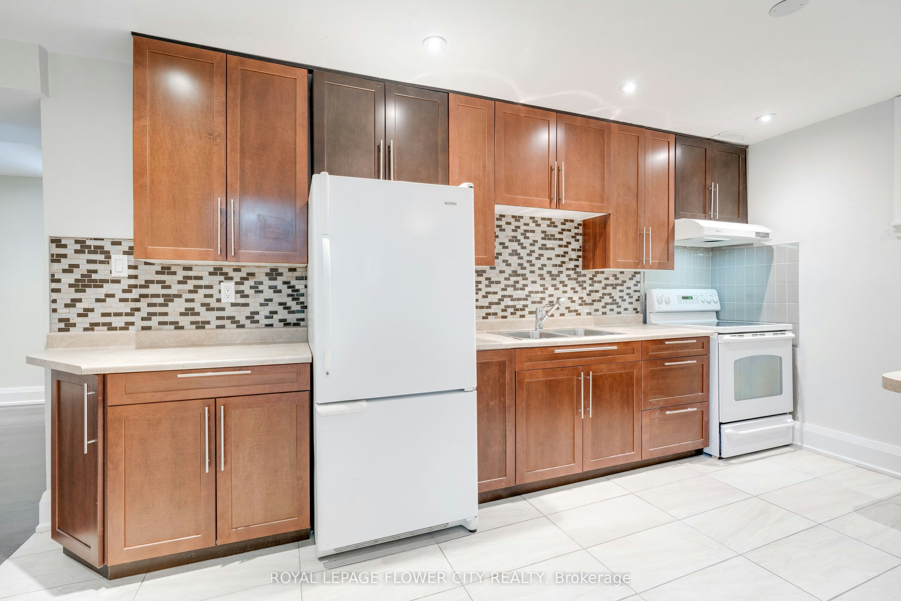 5674 Whitehorn Avenue E, Mississauga, ON, L5V 2A9 - 3