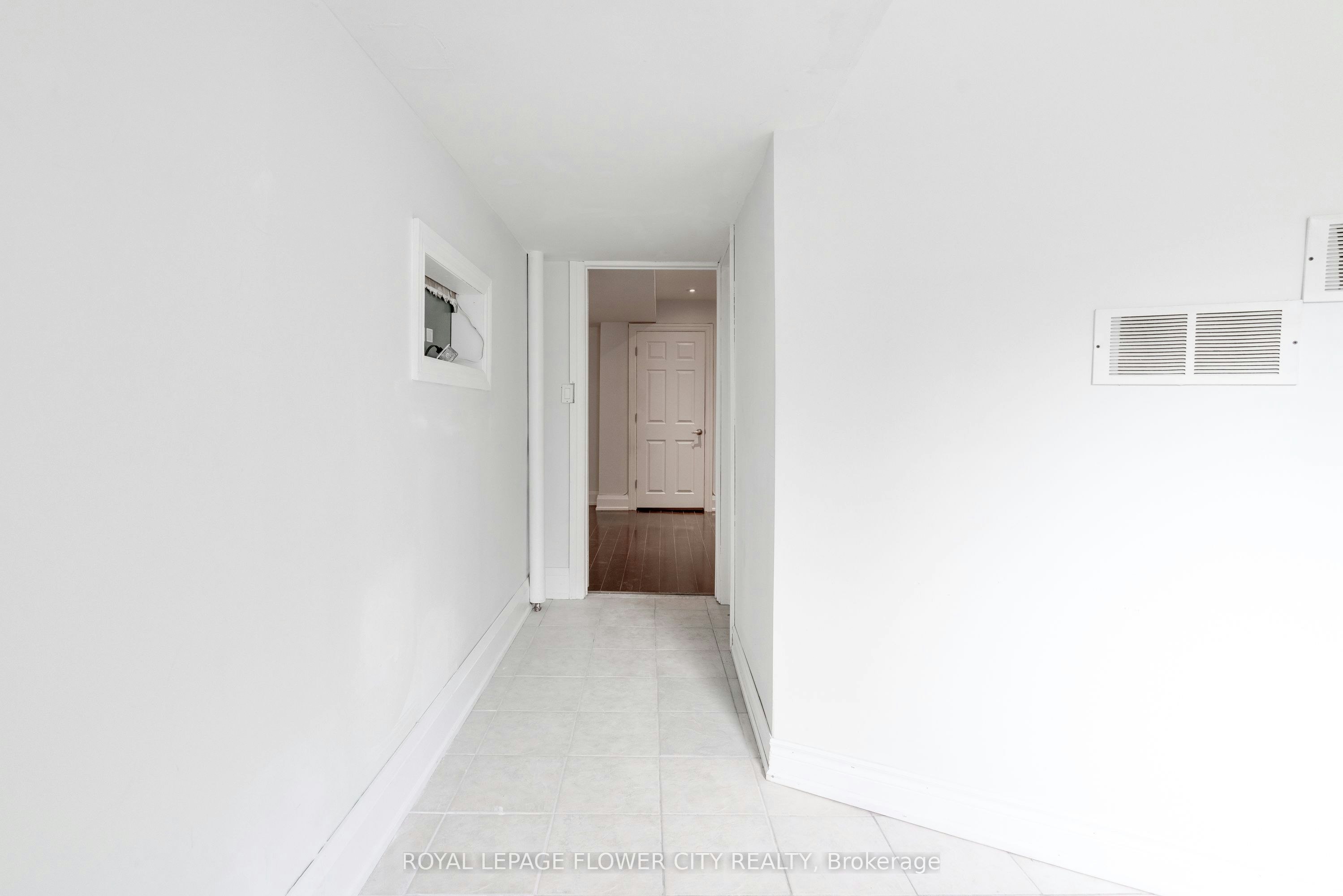 5674 Whitehorn Avenue E, Mississauga, ON, L5V 2A9 - 7