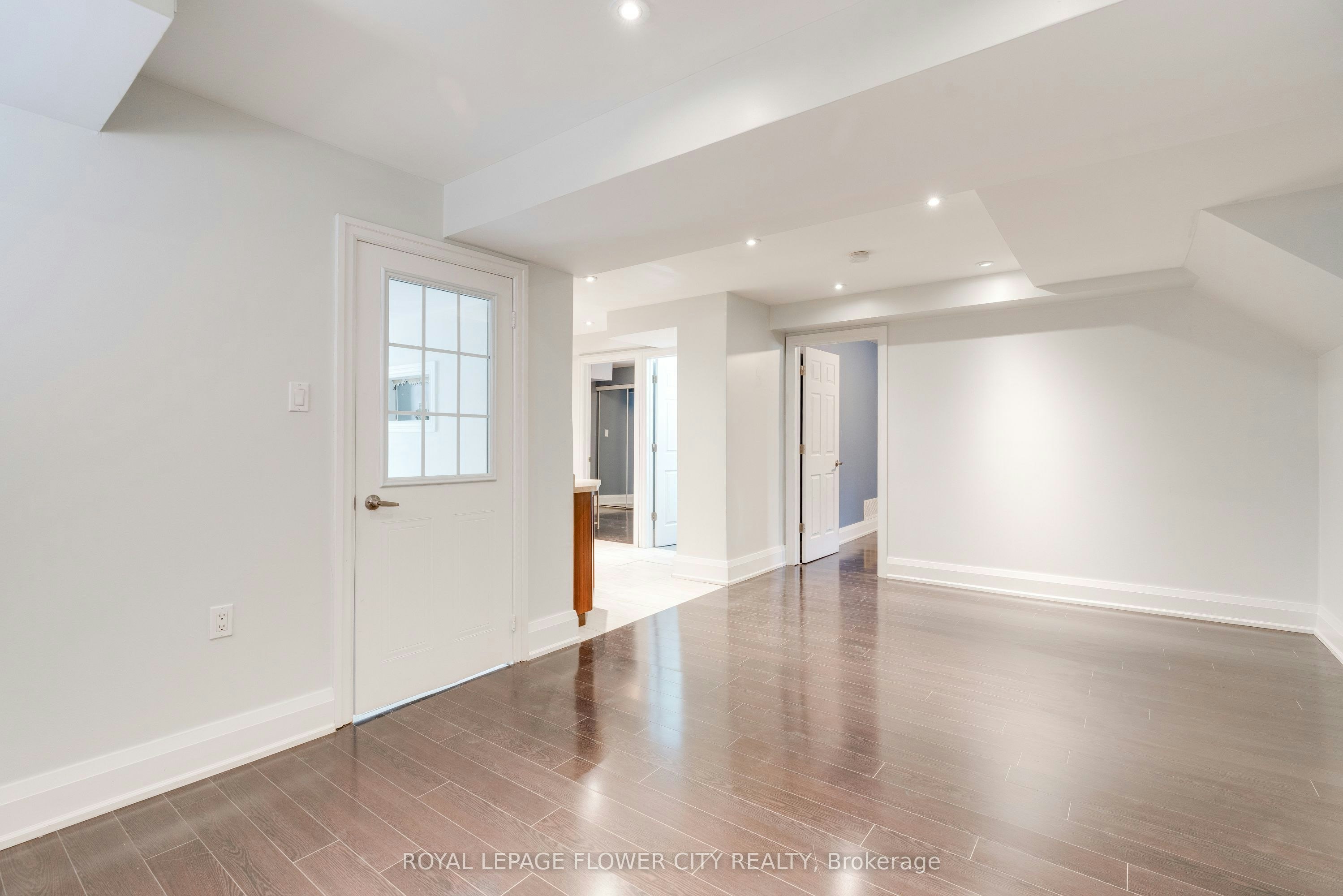 5674 Whitehorn Avenue E, Mississauga, ON, L5V 2A9 - 8
