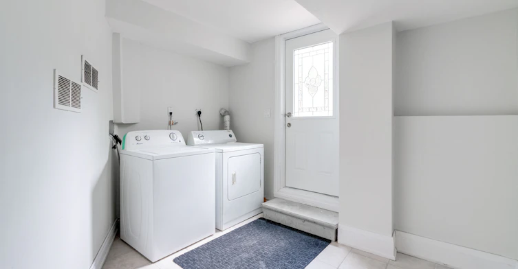 5674 Whitehorn Avenue E, Mississauga, ON, L5V 2A9 - 4