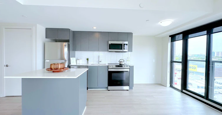 521-3385 Dundas Street W, Toronto, ON, M6S 2S2 - 4