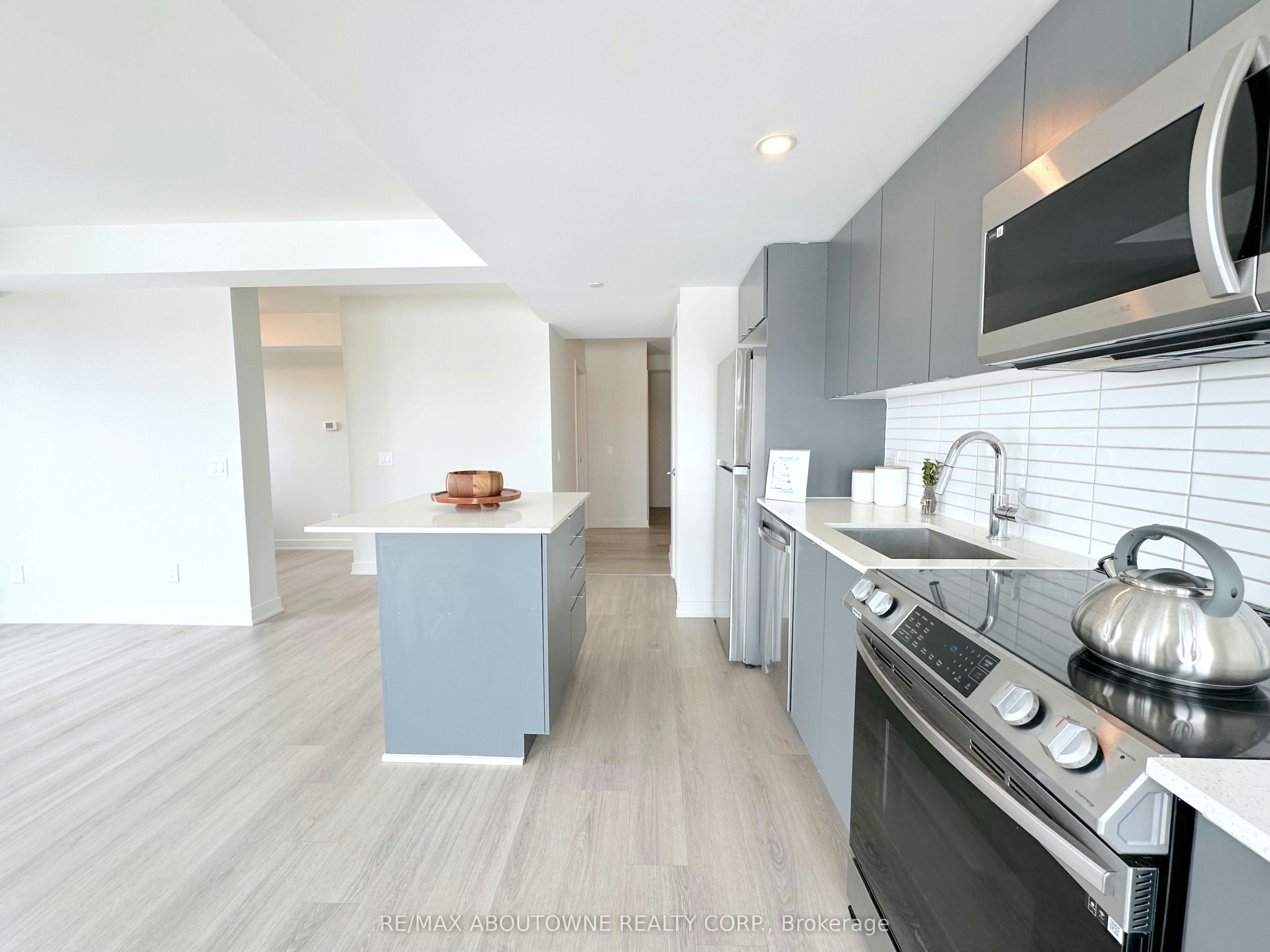521-3385 Dundas Street W, Toronto, ON, M6S 2S2 - 3
