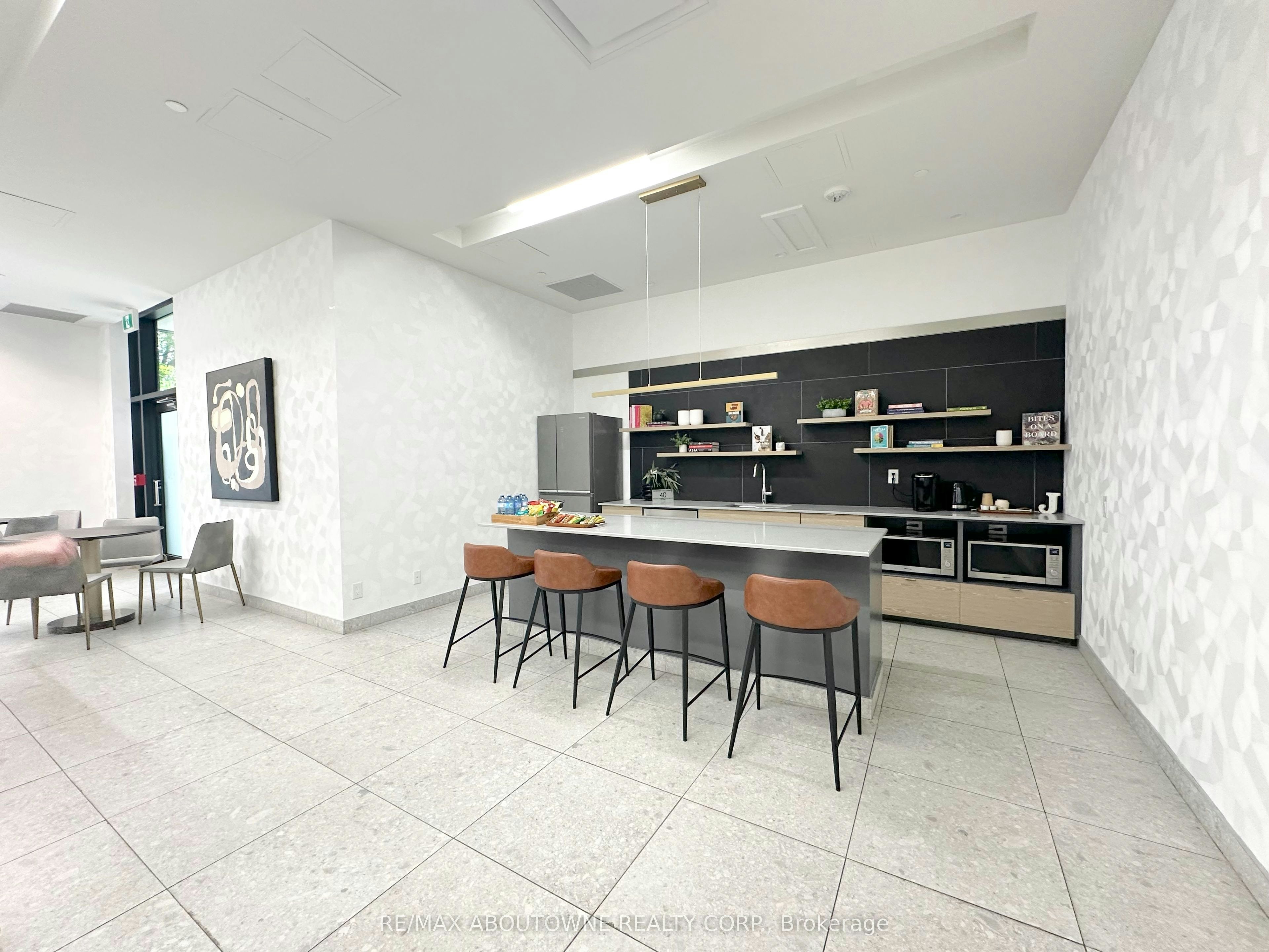 521-3385 Dundas Street W, Toronto, ON, M6S 2S2 - 18