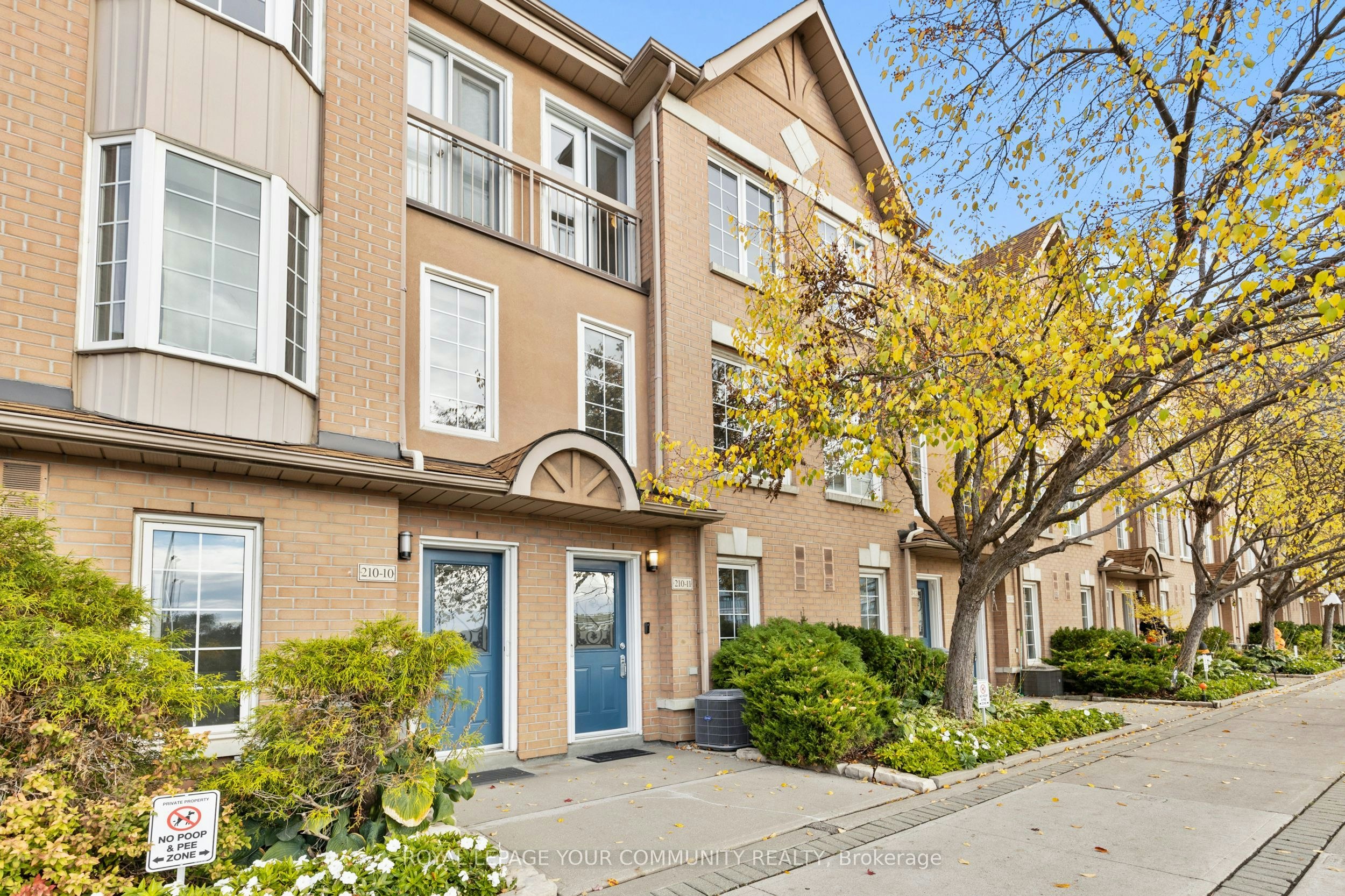 11-210 Manitoba Street, Toronto, ON, M8Y 4G7