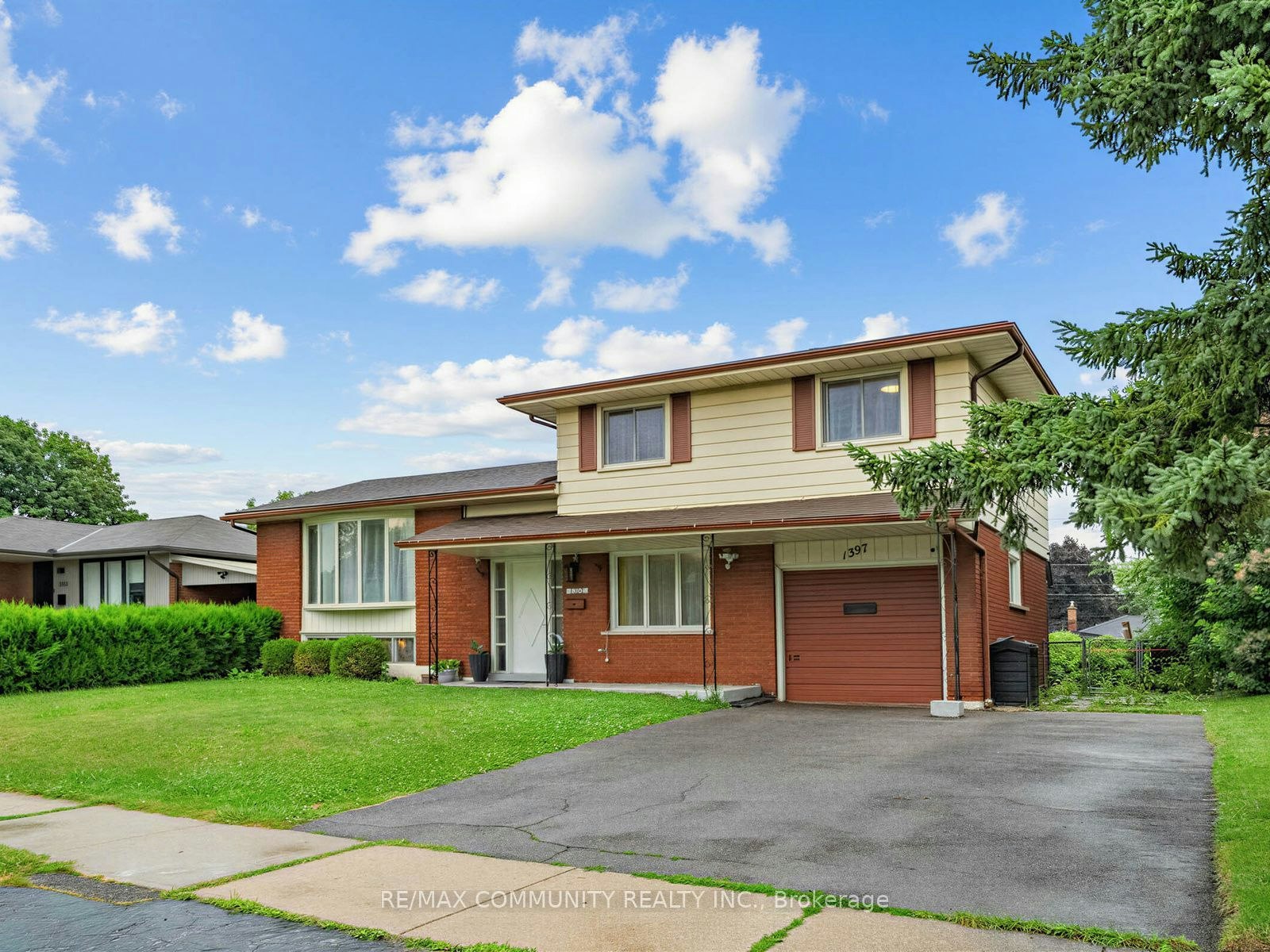1397 Charles Drive, Burlington, ON, L7P 2C8