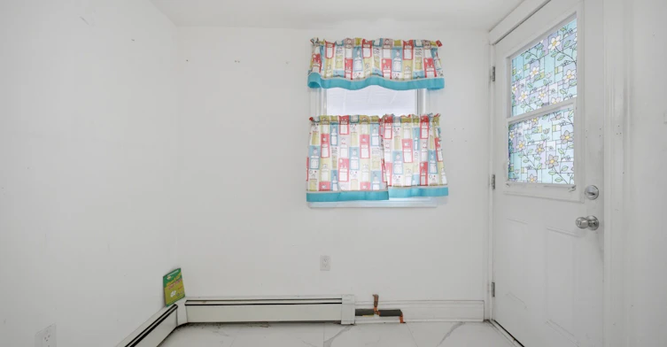 3331 Dundas Street W, Toronto, ON, M6P 2A6 - 6