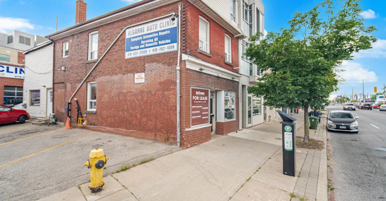 3331 Dundas Street W, Toronto, ON, M6P 2A6 - 3