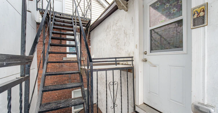 3331 Dundas Street W, Toronto, ON, M6P 2A6 - 5