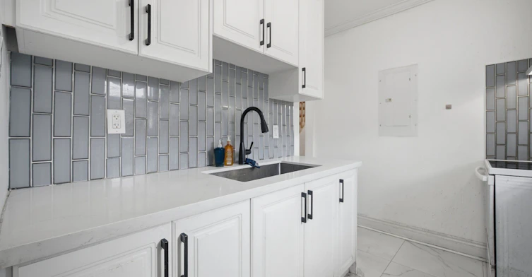 3331 Dundas Street W, Toronto, ON, M6P 2A6 - 9