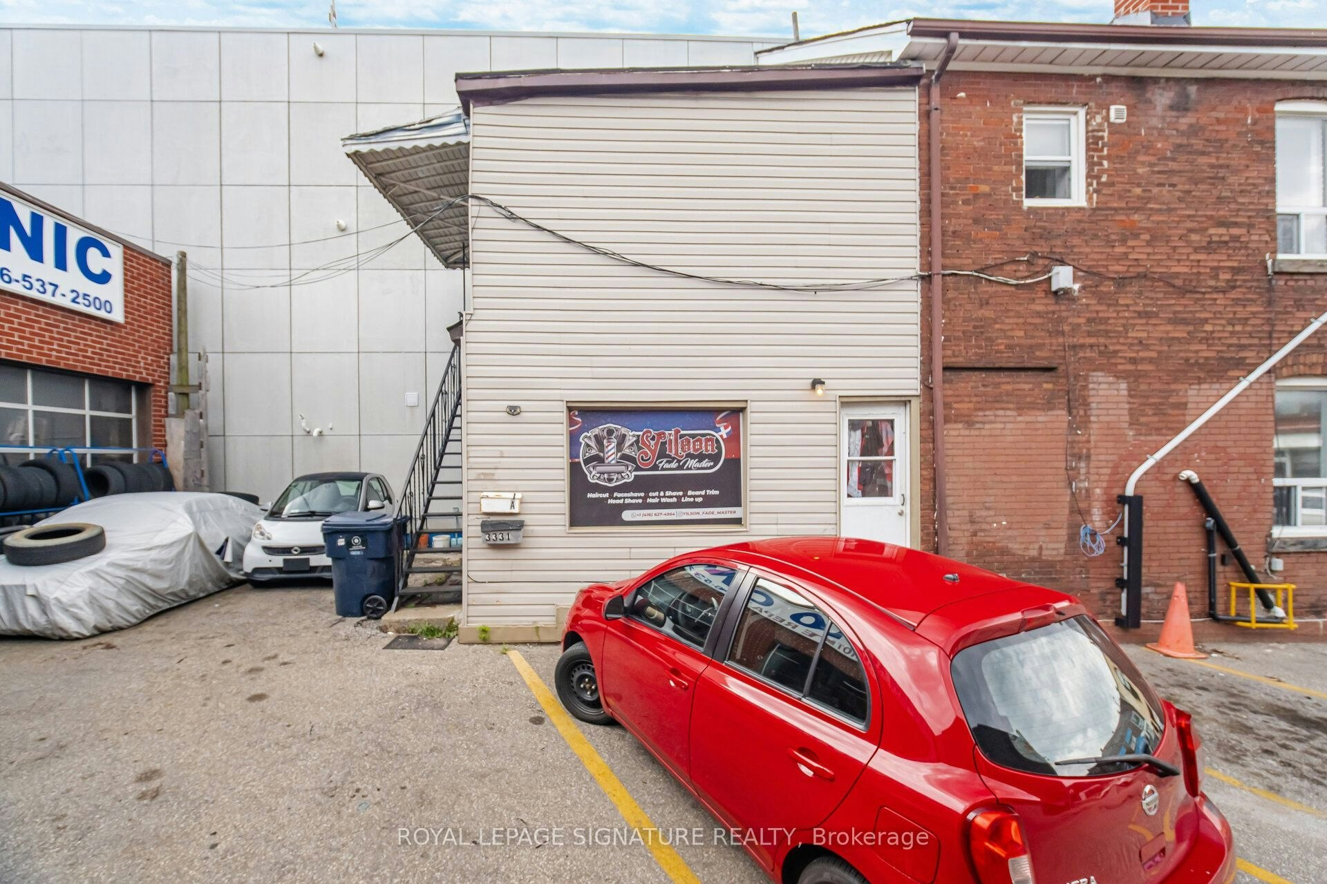 3331 Dundas Street W, Toronto, ON, M6P 2A6 - 2