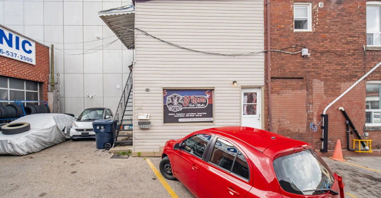 3331 Dundas Street W, Toronto, ON, M6P 2A6 - 2