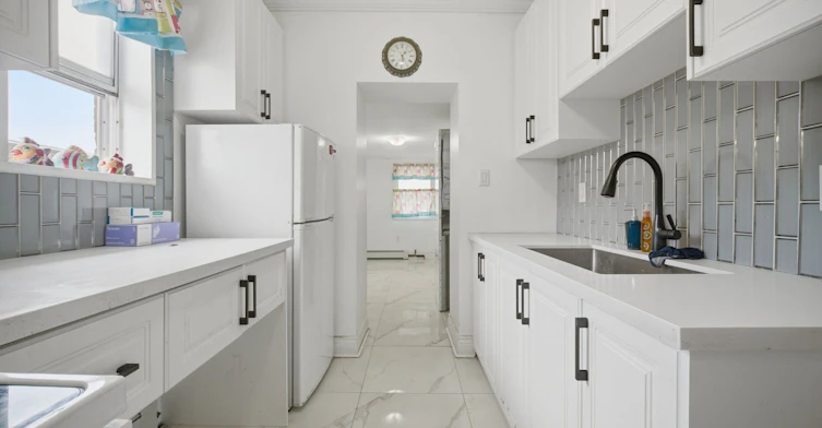 3331 Dundas Street W, Toronto, ON, M6P 2A6 - 10