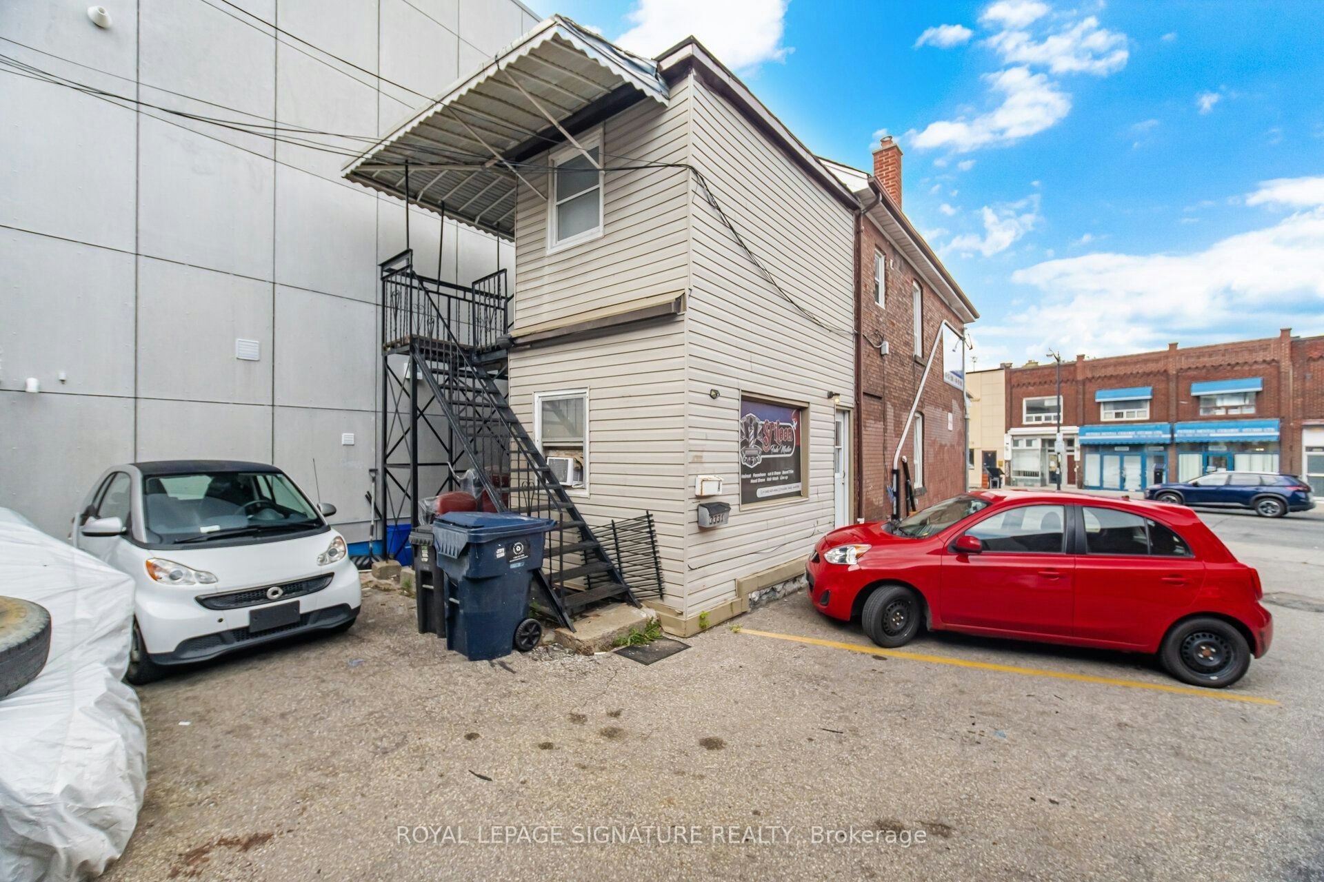 3331 Dundas Street W, Toronto, ON, M6P 2A6
