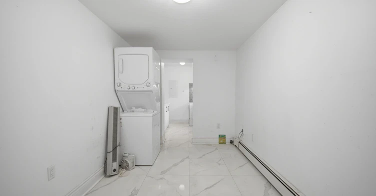 3331 Dundas Street W, Toronto, ON, M6P 2A6 - 7