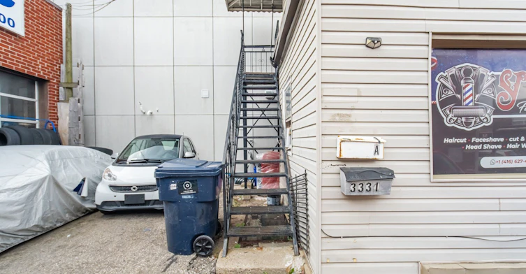3331 Dundas Street W, Toronto, ON, M6P 2A6 - 4