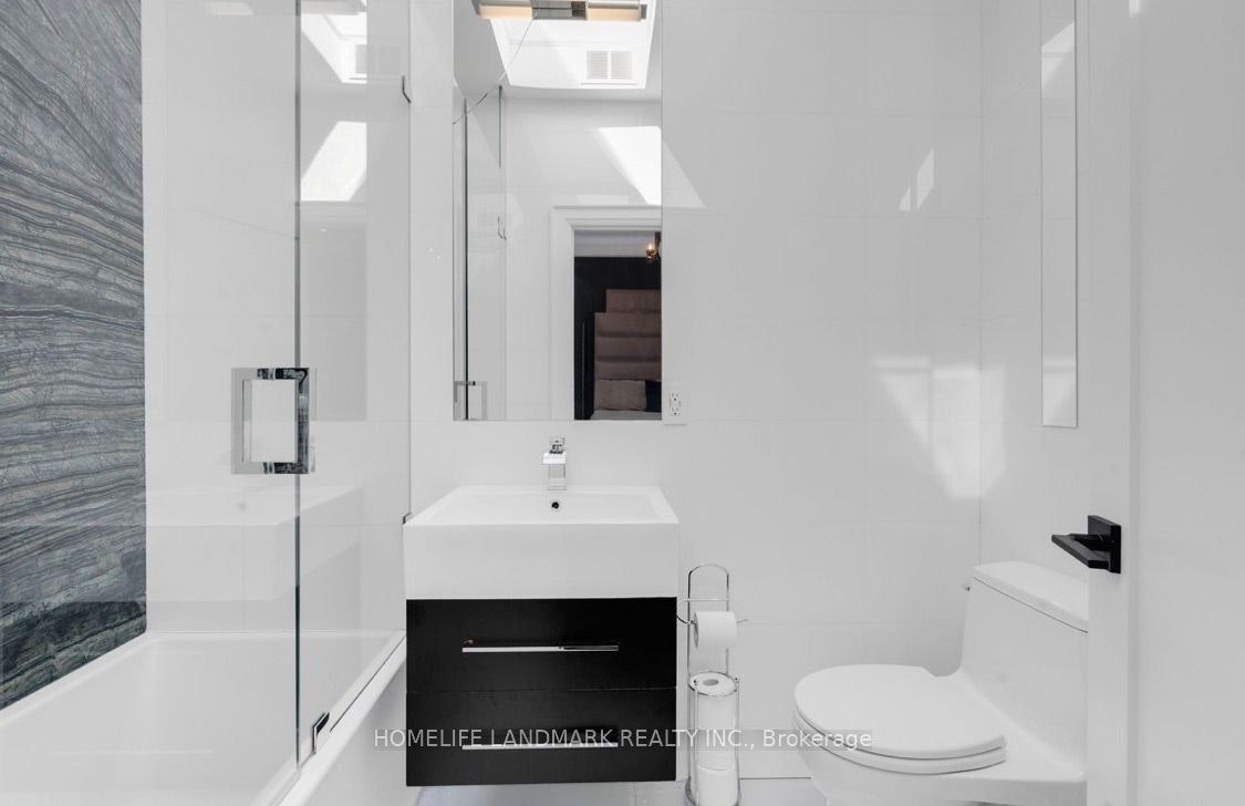 upper-58 Carrick Avenue, Toronto, ON, M6N 3J5 - 19