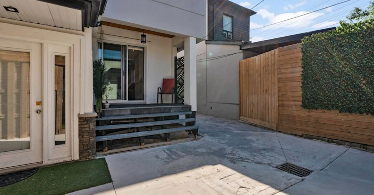 upper-58 Carrick Avenue, Toronto, ON, M6N 3J5 - 23