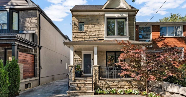 upper-58 Carrick Avenue, Toronto, ON, M6N 3J5 - 2